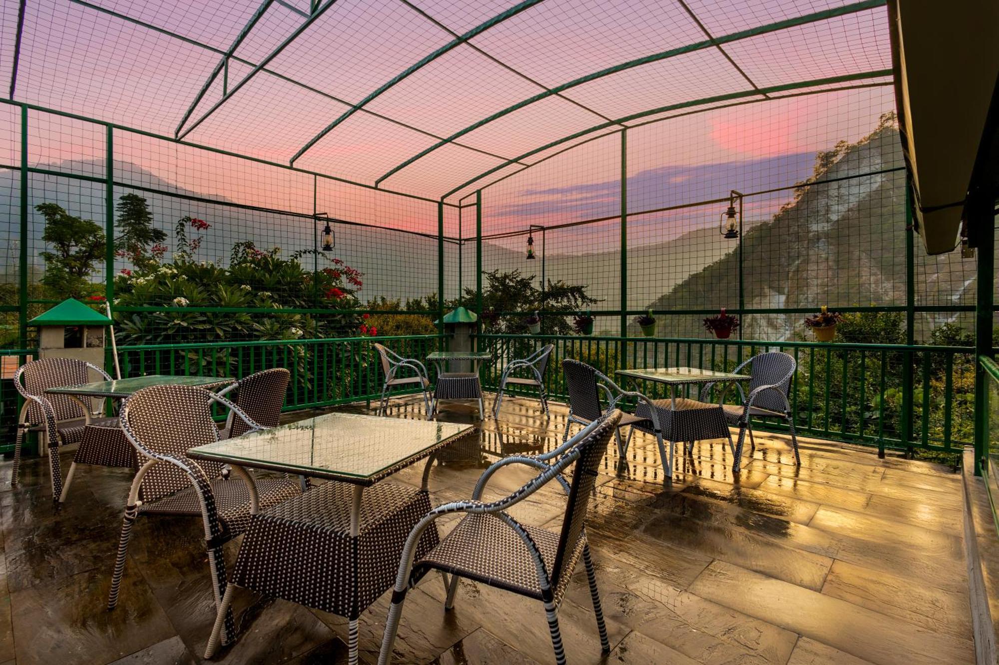 สเตอร์ลิง คอร์เบต Hotel Garjia ภายนอก รูปภาพ