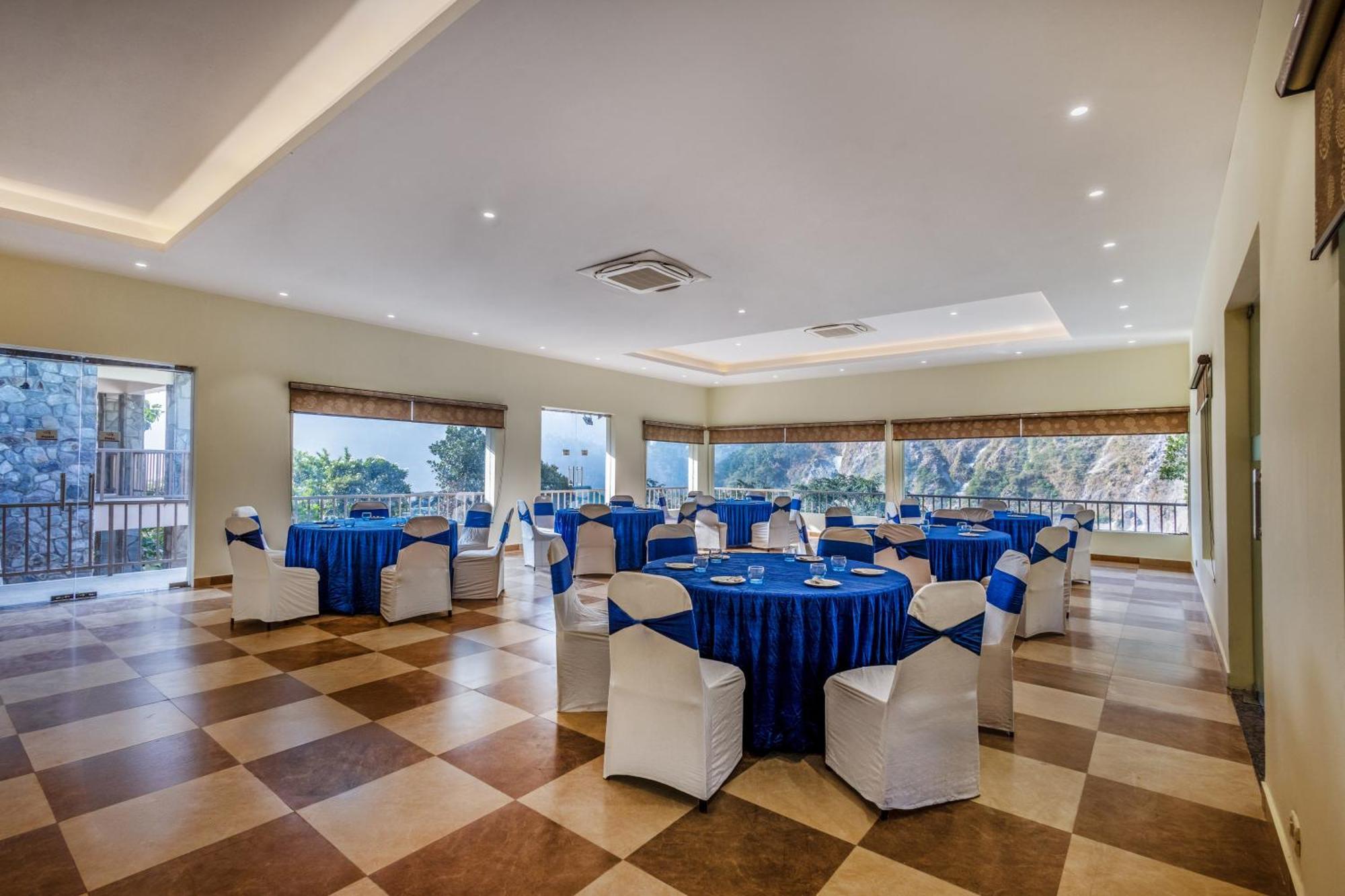 สเตอร์ลิง คอร์เบต Hotel Garjia ภายนอก รูปภาพ