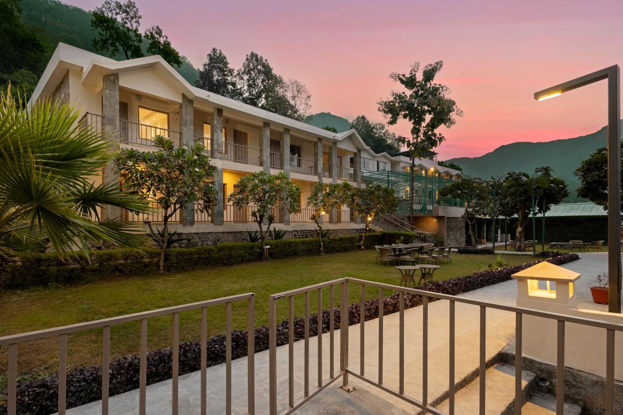 สเตอร์ลิง คอร์เบต Hotel Garjia ภายนอก รูปภาพ
